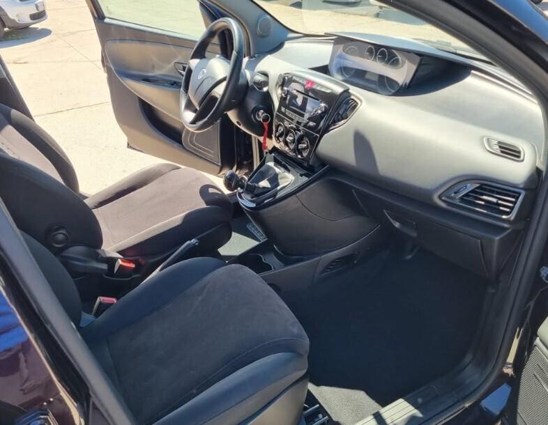 Lancia Ypsilon 1.2 69 CV 5 porte Gold