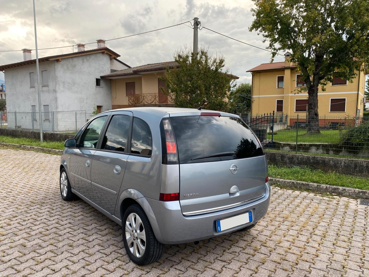 Opel Meriva 1.4i Cosmo OK NEOPATENTATO