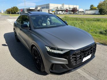 Audi Q8 55 TFSI quattro tiptronic Sport