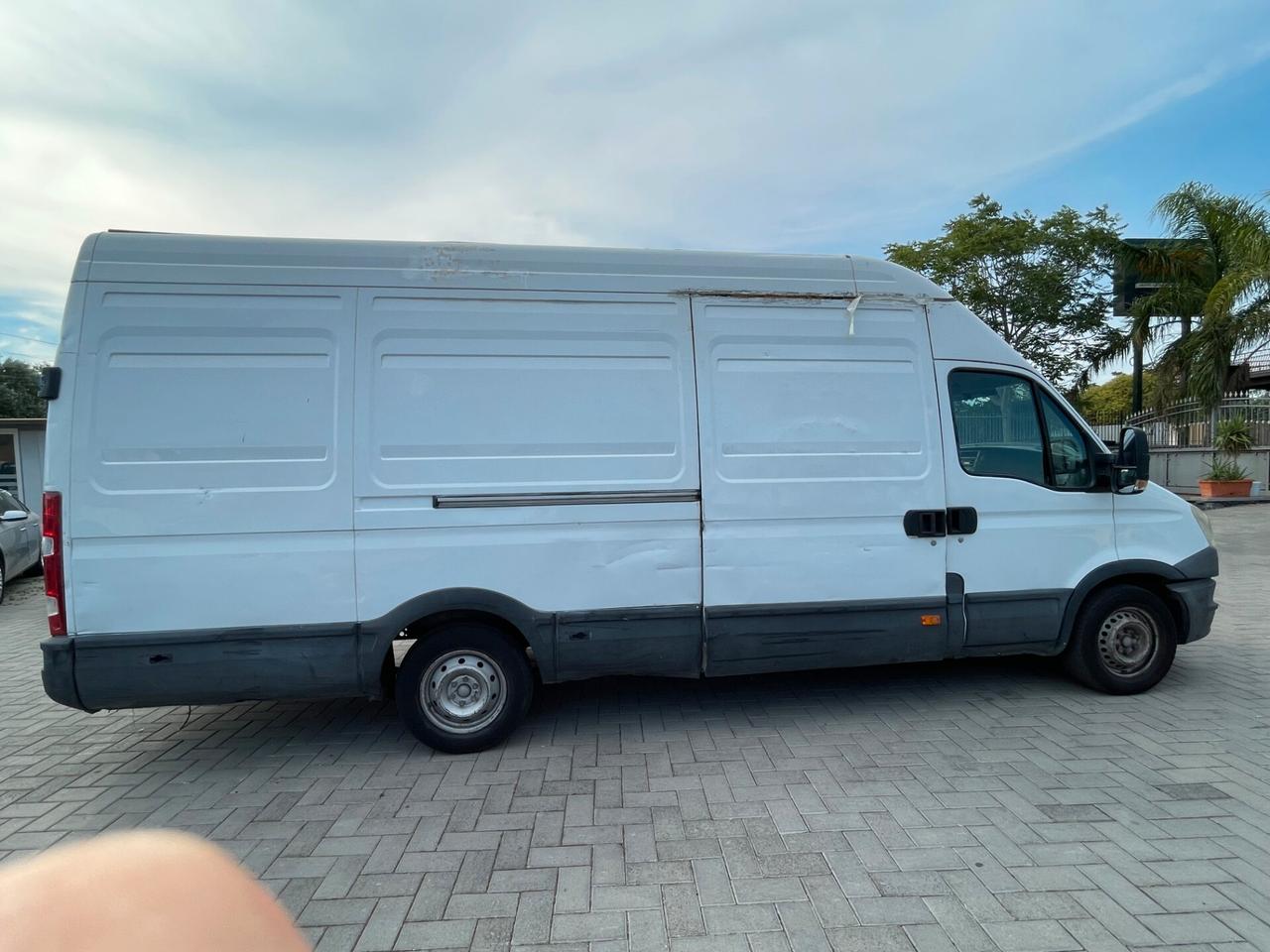 Iveco Daily 2.3 HPT PL-TA Furgone