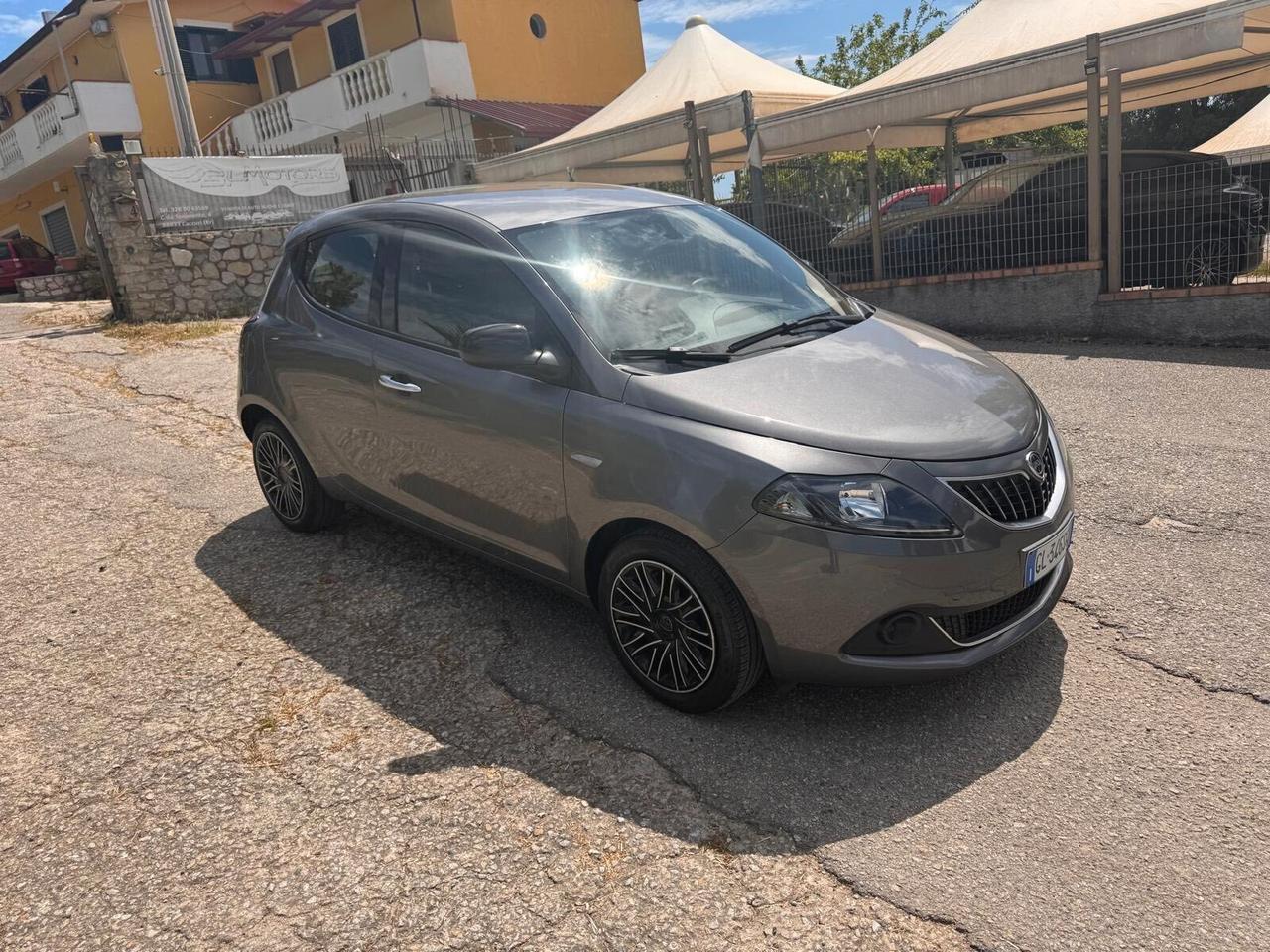 Lancia Ypsilon 1.0 FireFly 5 porte S&S Hybrid Silver Plus