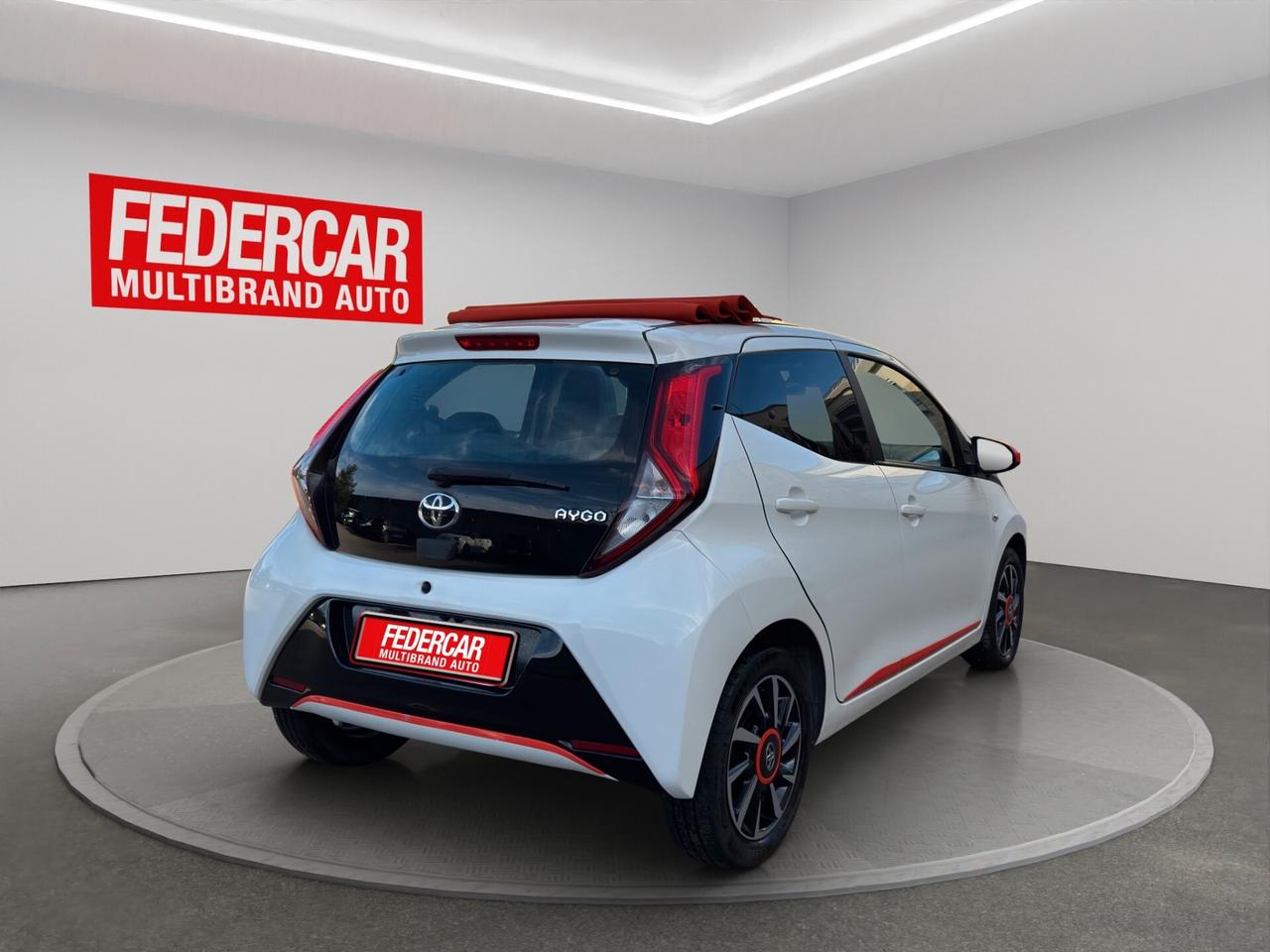 Toyota Aygo 1.0 VVT-i 72 CV 5 porte x-wave orange