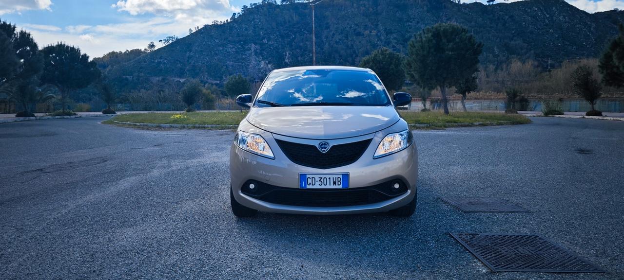 Lancia Ypsilon 1.0 FireFly 5 porte S&S Hybrid Ecochic Gold