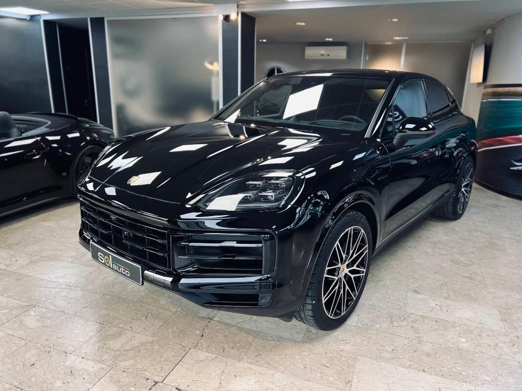 Porsche Cayenne Coupe Coupe e-hybrid Face lift 2024 auto nuova