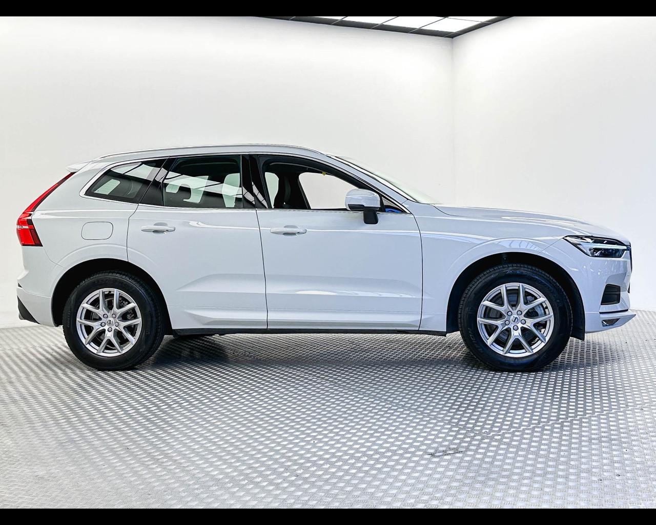 VOLVO XC60 B4 (d) AWD Geartronic Momentum Pro