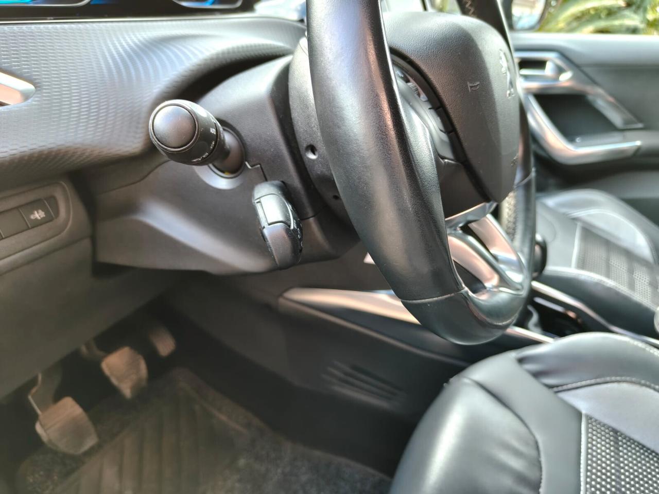 Peugeot 2008 1.6 HDI – Allure - 2014