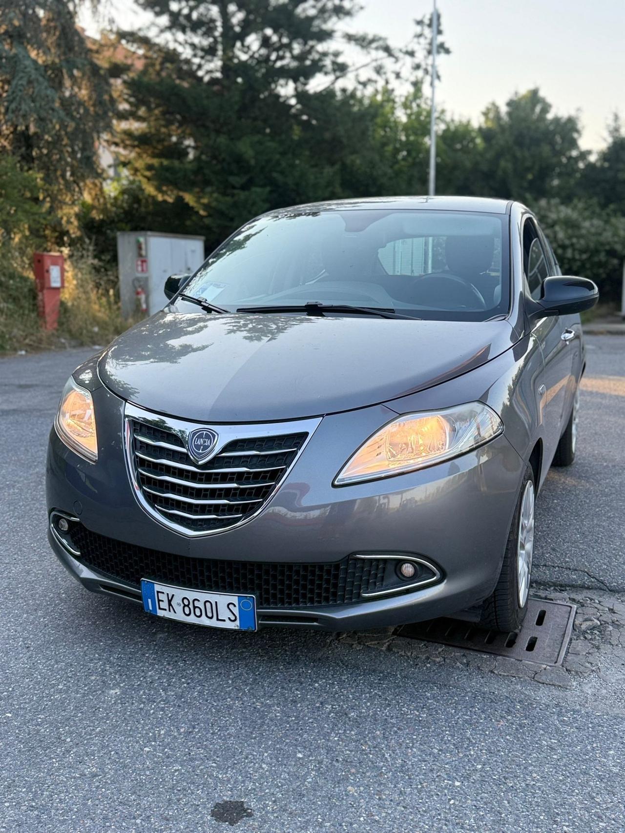 Lancia Ypsilon 1.2 69 CV 5 porte S&S Platinum