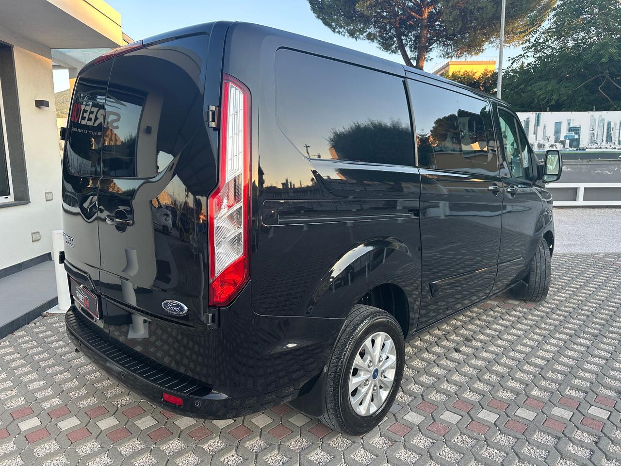 FORD TRANSIT CUSTOM 300 AUTOMATICO TITANIUM