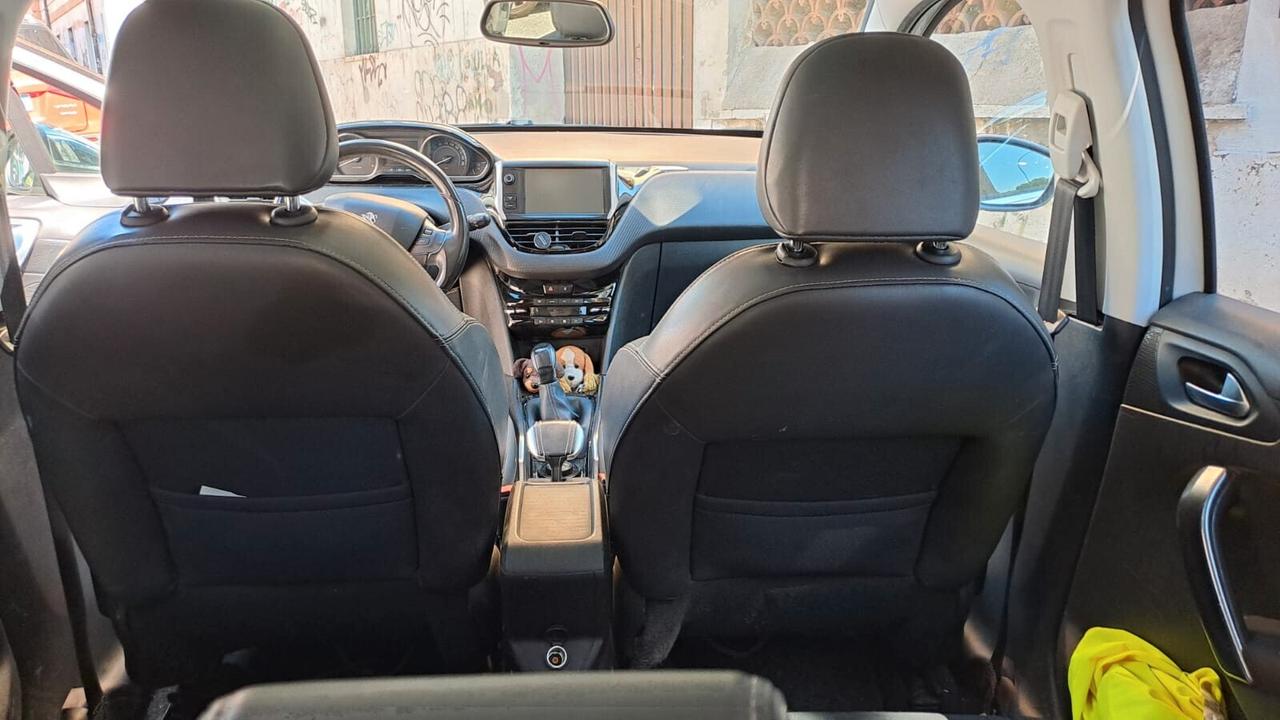 PEUGEOT 2008 1,6 HDI-TETTO PANORAMICO-3 REVISIONI