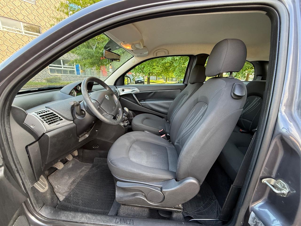 Lancia Ypsilon 1.2 69 CV Unyca