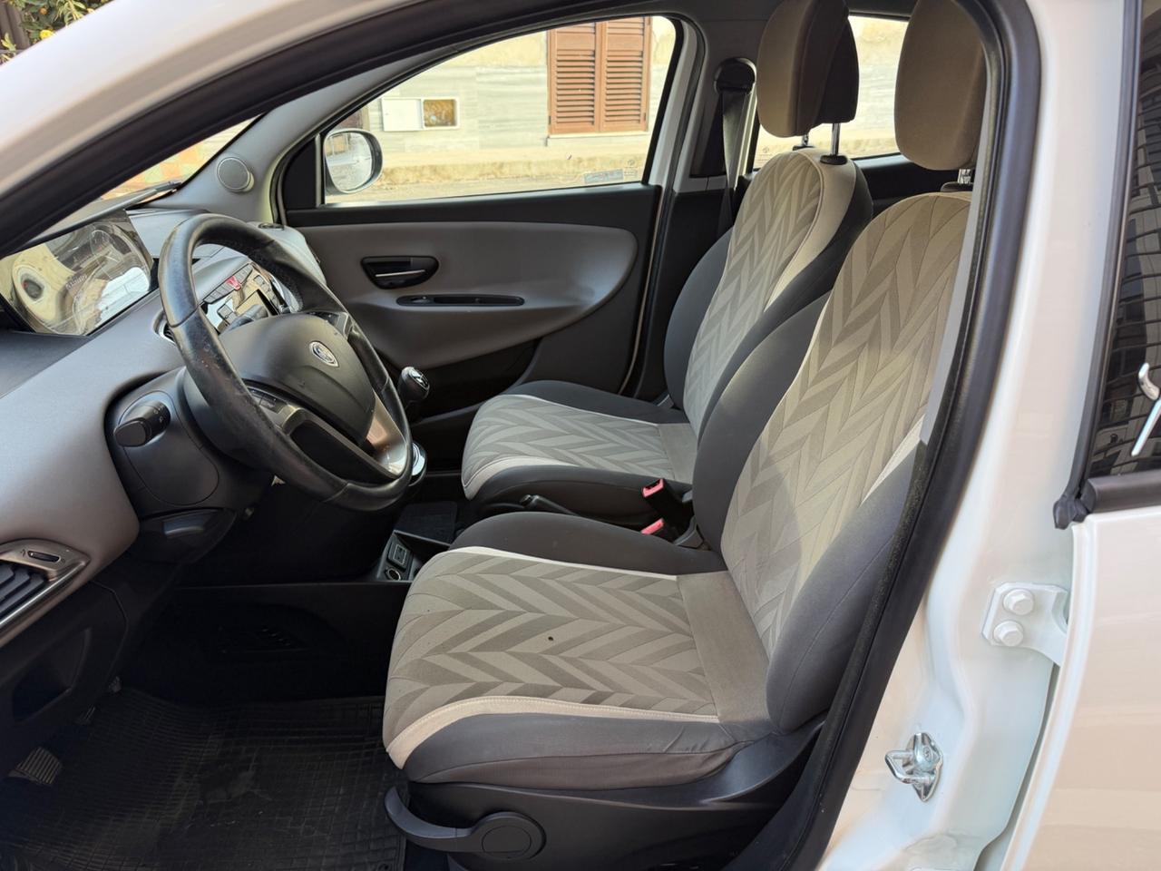 Lancia Ypsilon 1.3 MJT 95 CV 5 porte Gold