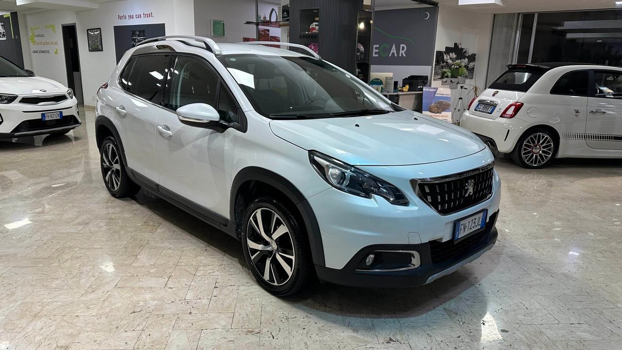 Peugeot 2008 BlueHDi 100 Allure Colore bianco perla