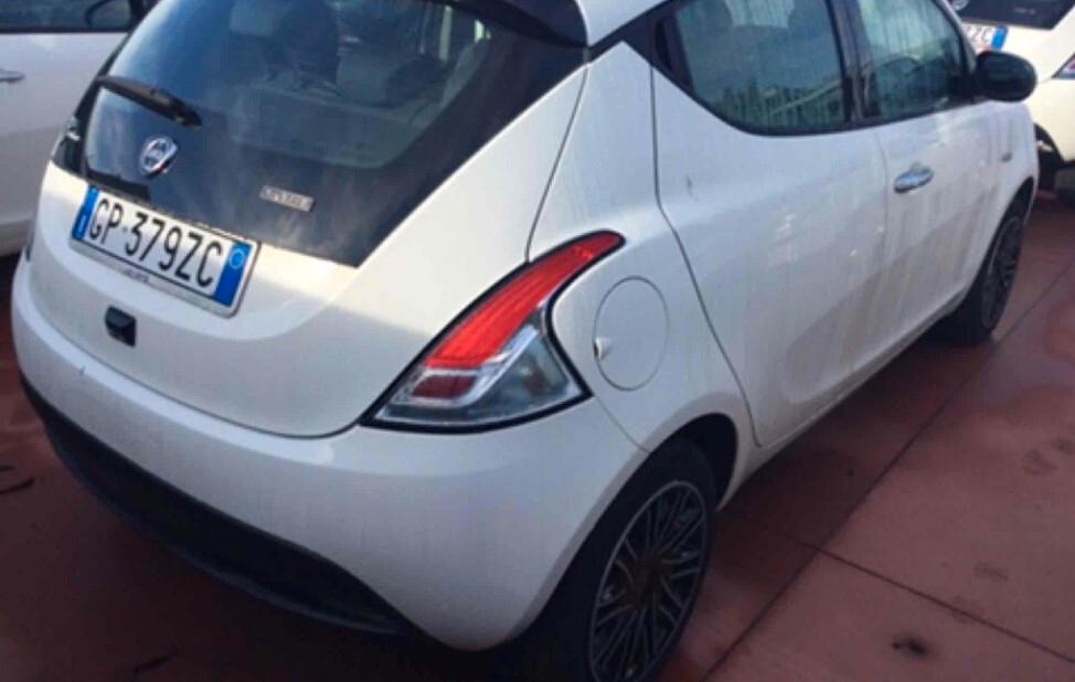 Lancia Ypsilon 1.0 FireFly 5 porte S&S Hybrid Gold