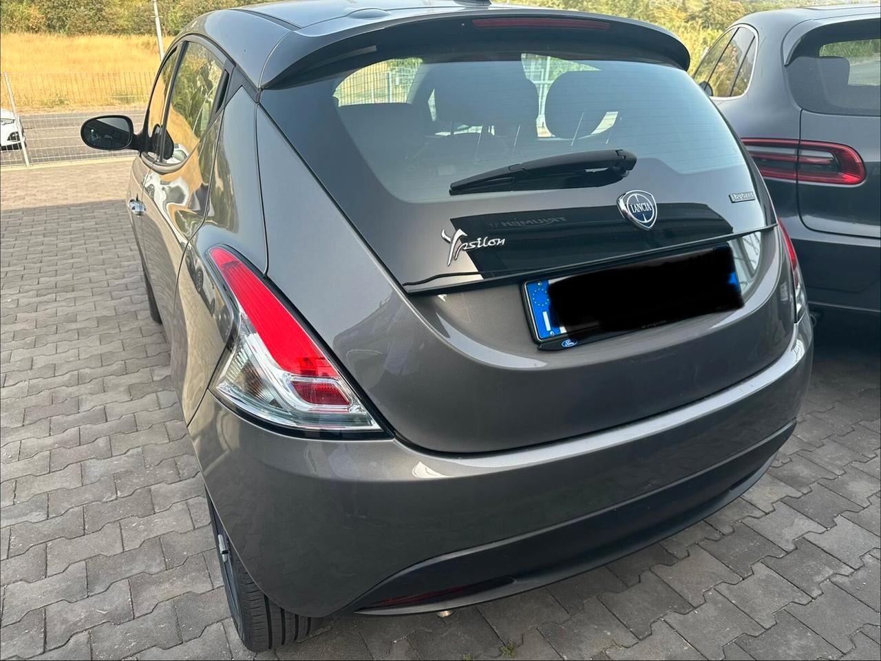Lancia Ypsilon 1.0 FireFly 5 porte S&S Hybrid Silver