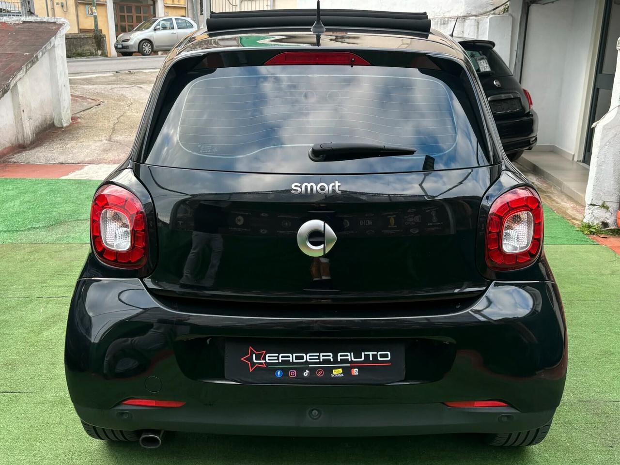 Smart ForFour 1.0 71 CV Total Black Cabrio