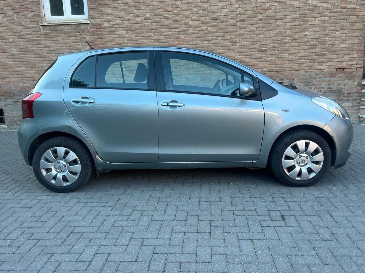 Toyota Yaris 1.0 5 porte