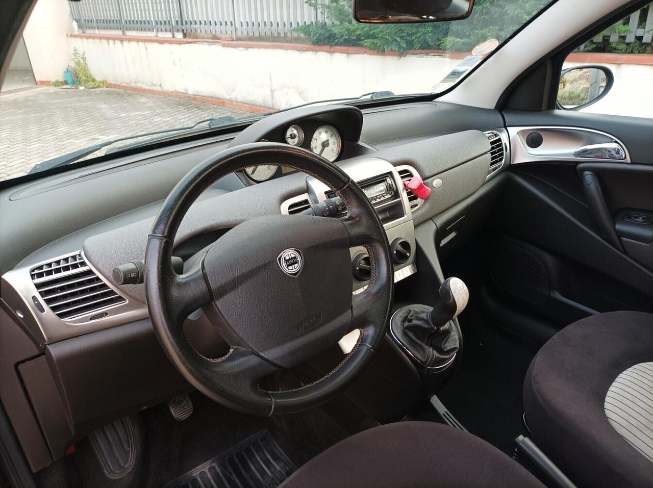 Lancia Ypsilon 1.3 MJT 90 CV Oro Bianco