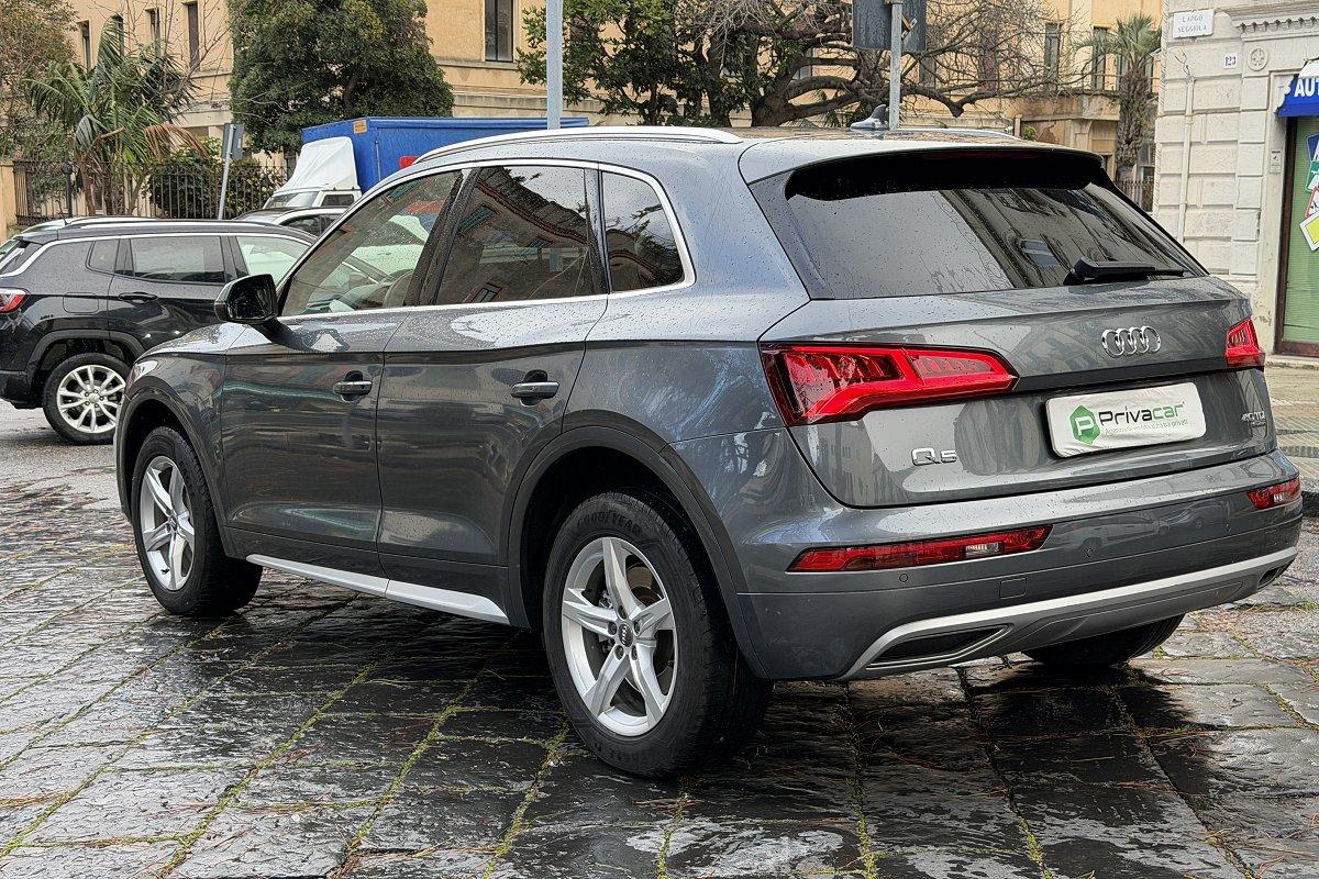 AUDI Q5 40 TDI quattro S tronic Business