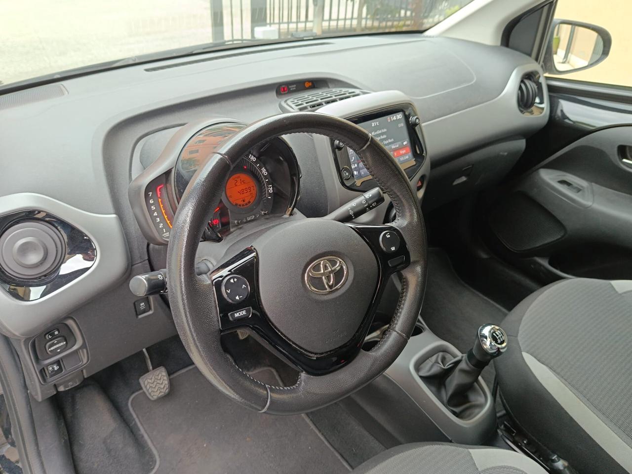 Toyota Aygo Connect 1.0 VVT-i 72 CV 5 porte x-play