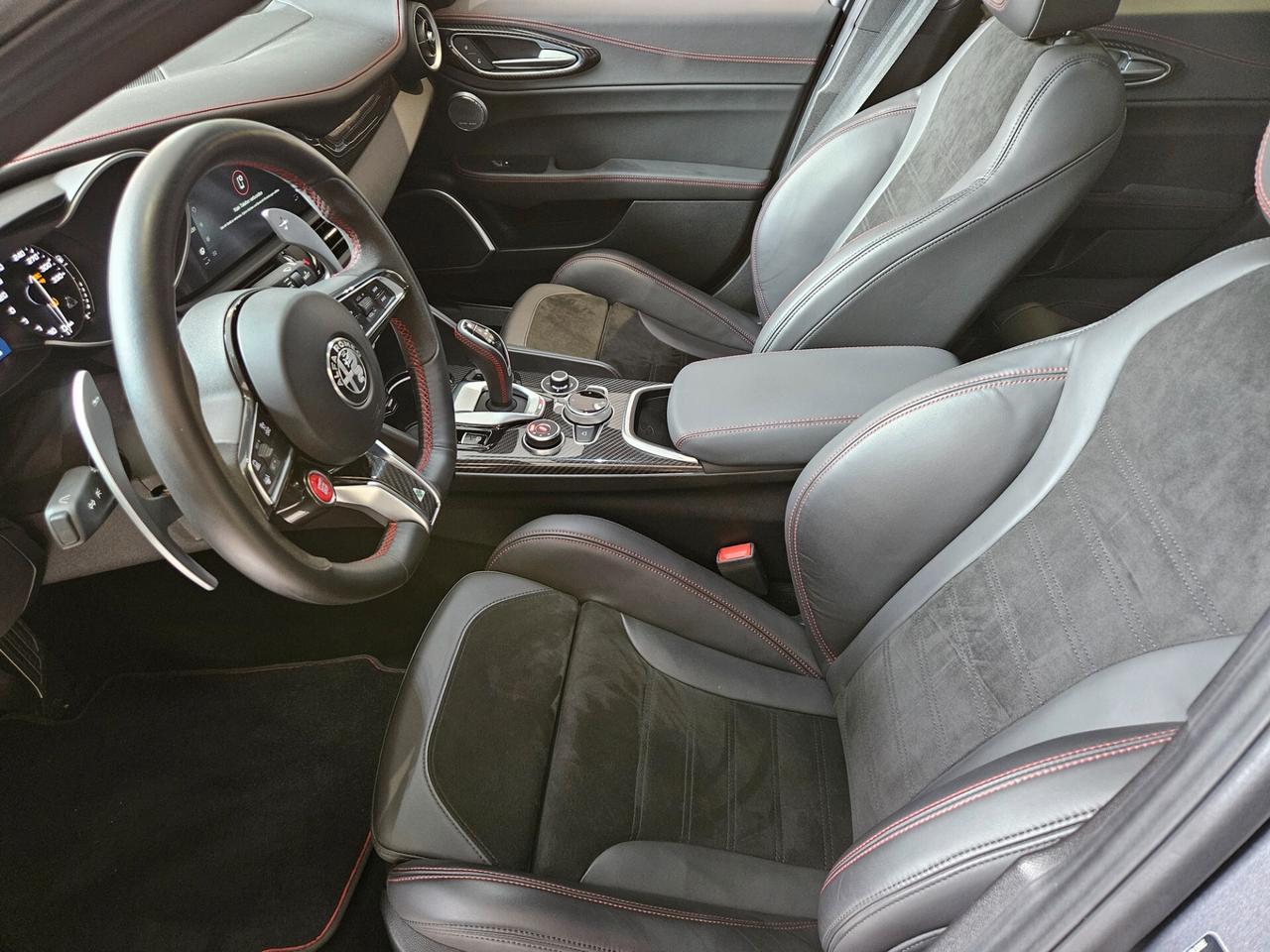 Alfa Romeo Giulia 2.9 V6 Bi-Turbo AT8 Quadrifoglio