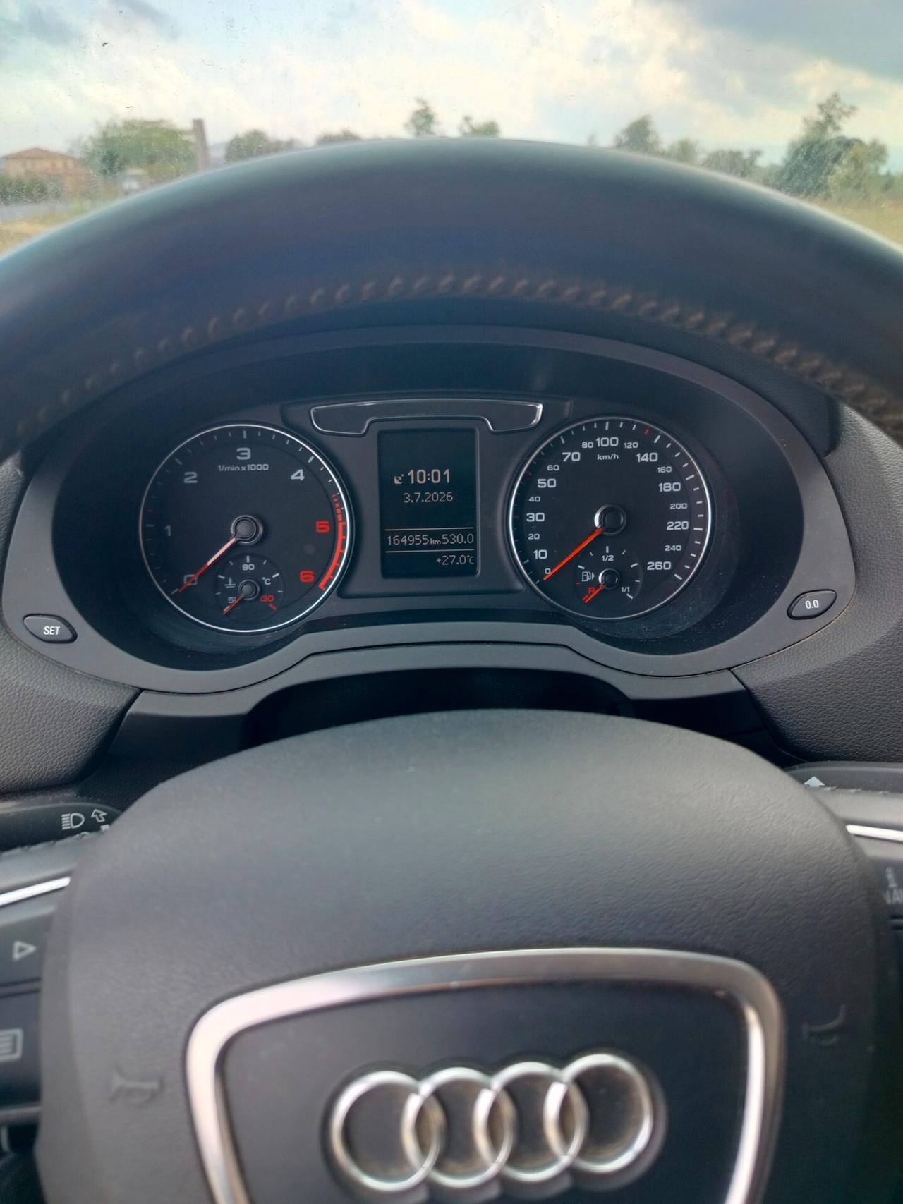 Audi Q3 2.0 TDI 120 CV Business