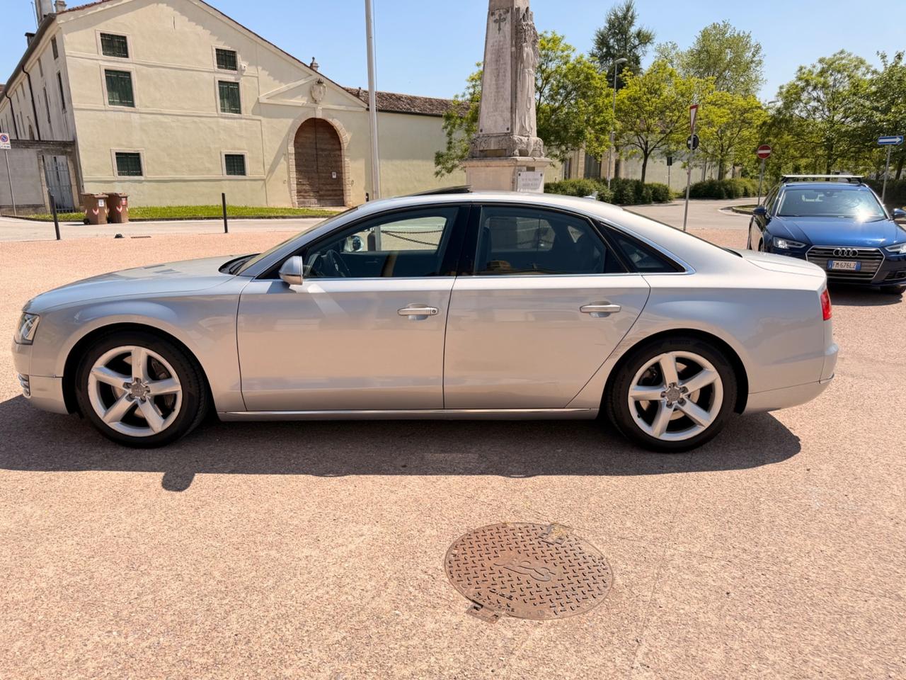 AUDI A8 4.2 V8 FSI quattro KM 113mila tetto frigo consolato ITA