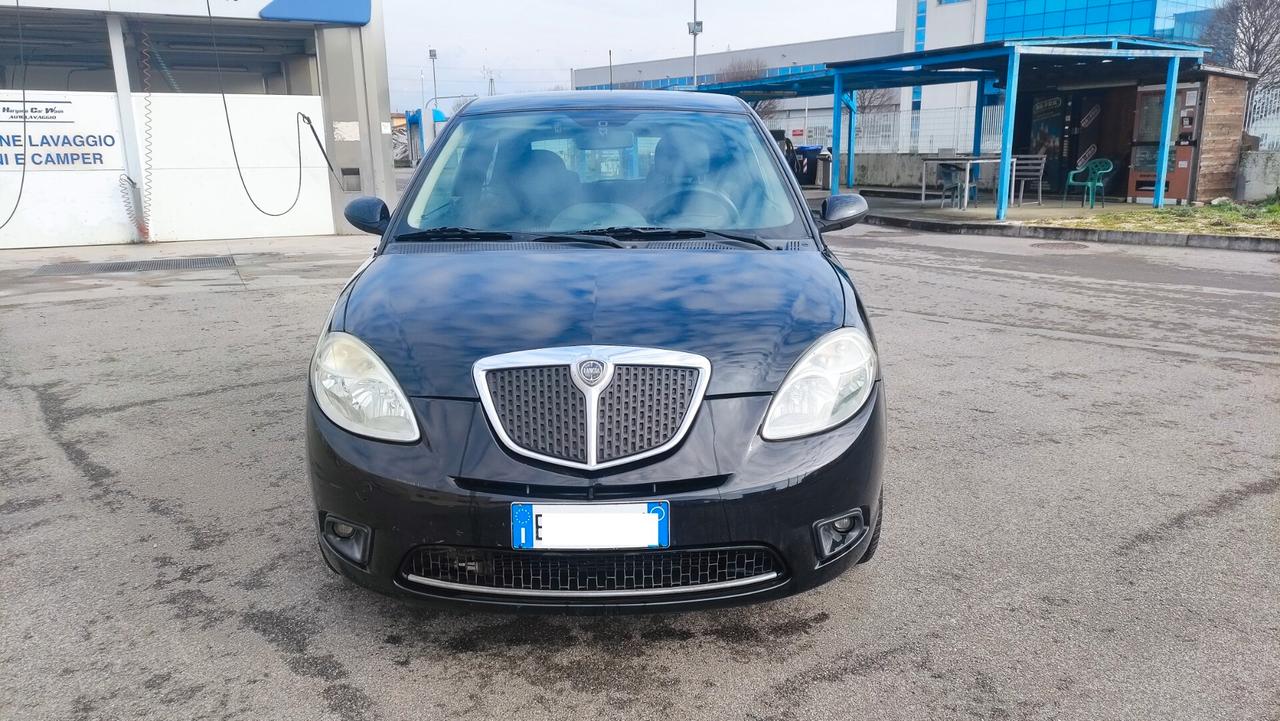 Lancia Ypsilon 1.2 bz 69CV NEOPATENTATAI - 2011