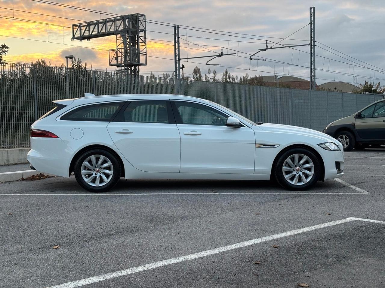 Jaguar XF Sportbrake 2.0 D 180 CV aut. Prestige