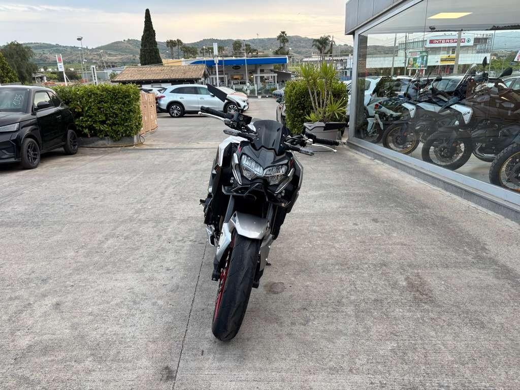 Kawasaki 900 Z 2024 / KM 6.000 Tua a solo 74 Euro al mese