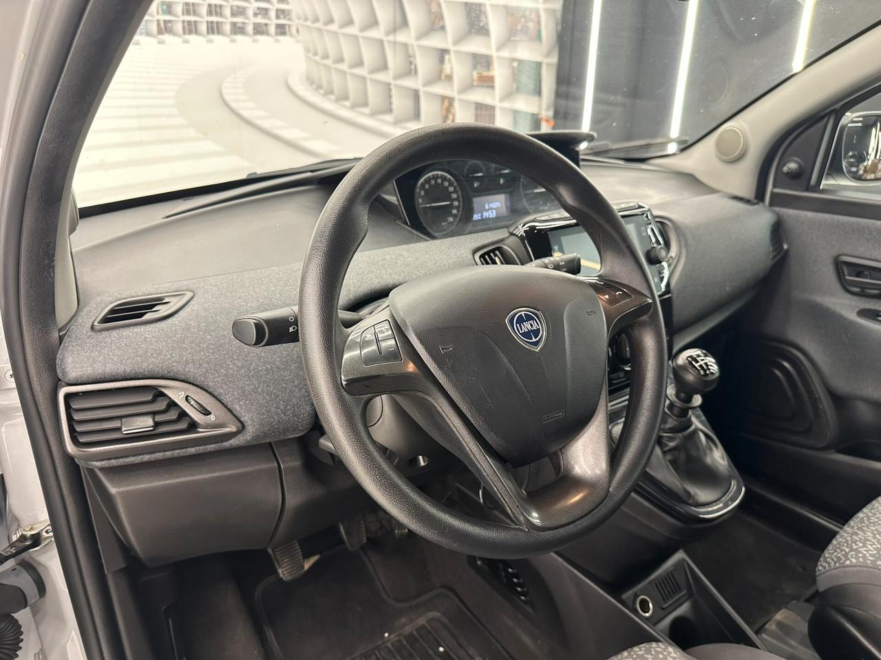 Lancia Ypsilon1.0 69cv hybrid-NEOPATENTATI-KM CERTIFICATI-PERMUT