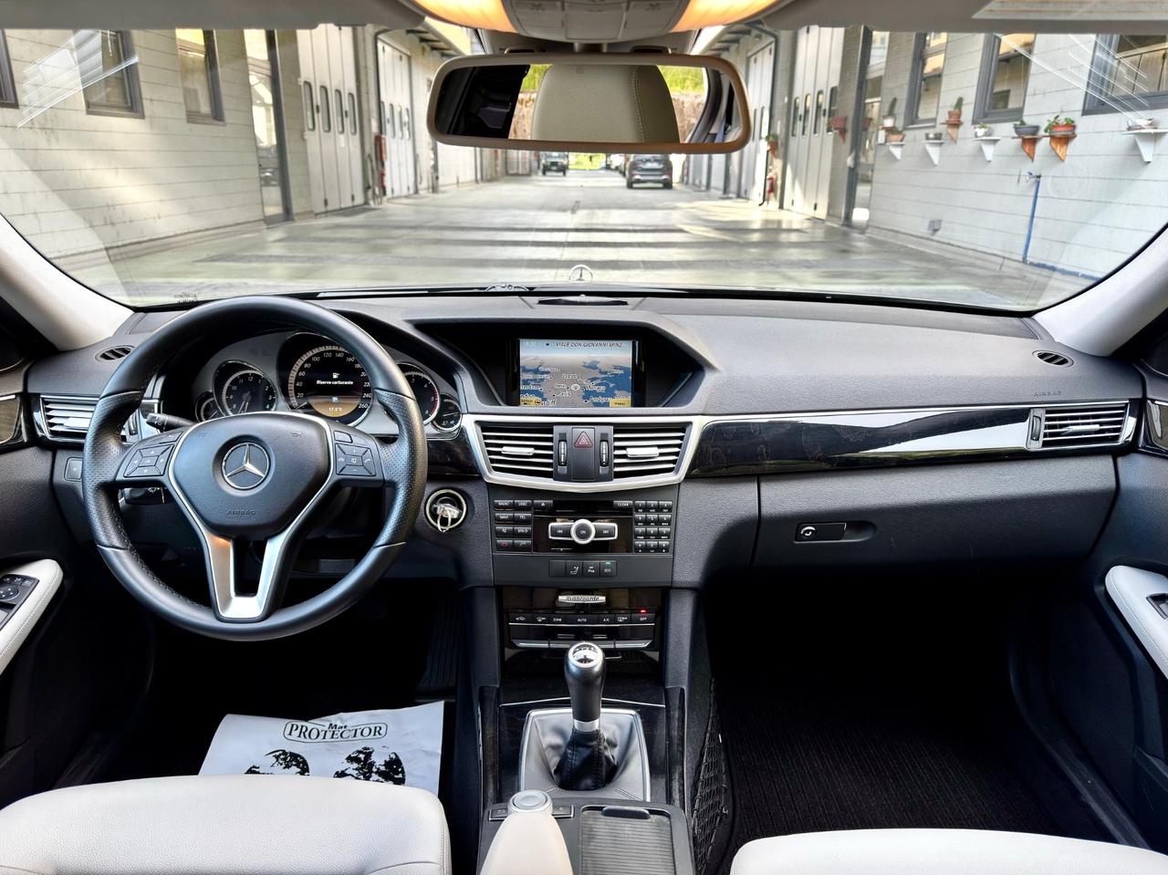 Mercedes-benz E 220 CDI BlueEFFICIENCY Avantgarde