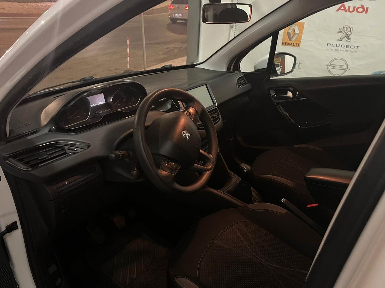 Peugeot 208 1.4 HDi 68 CV 5 porte Allure