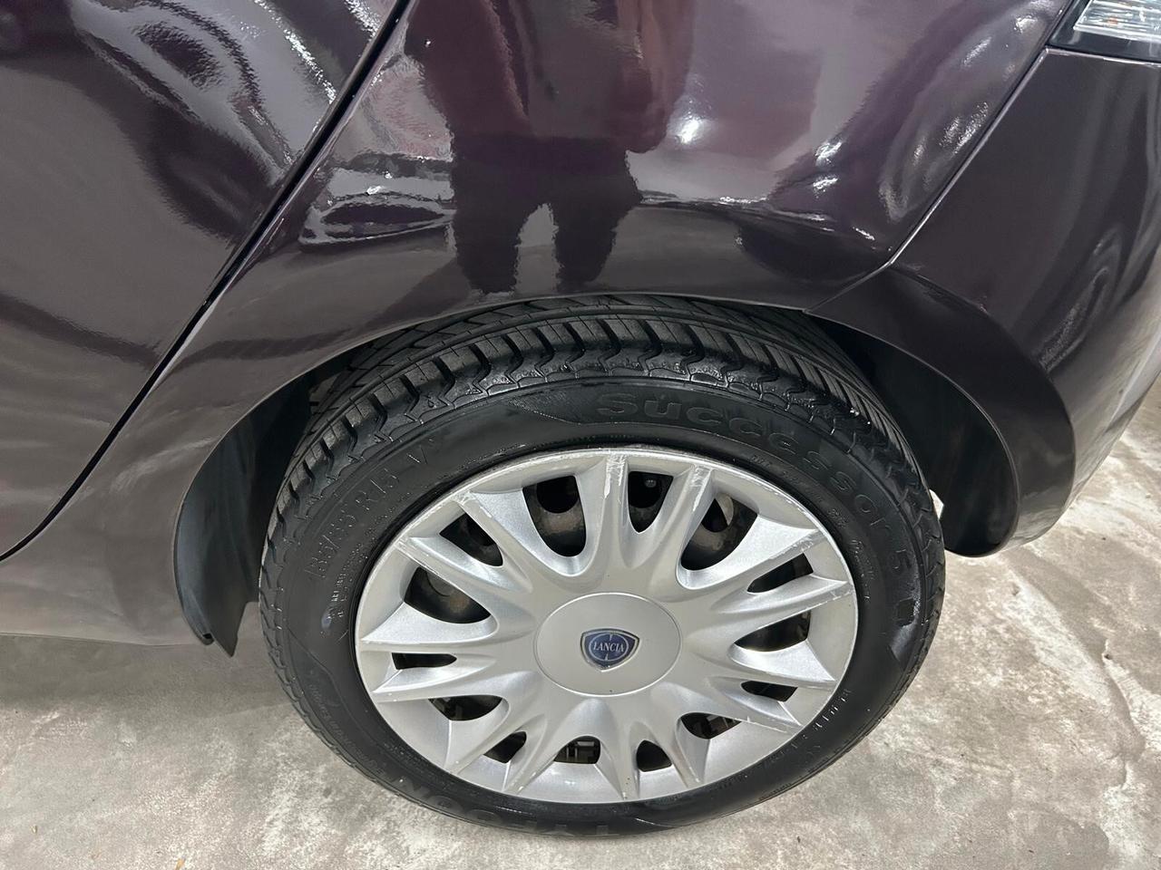 Lancia Ypsilon 1.2 69 CV 5 porte Gold