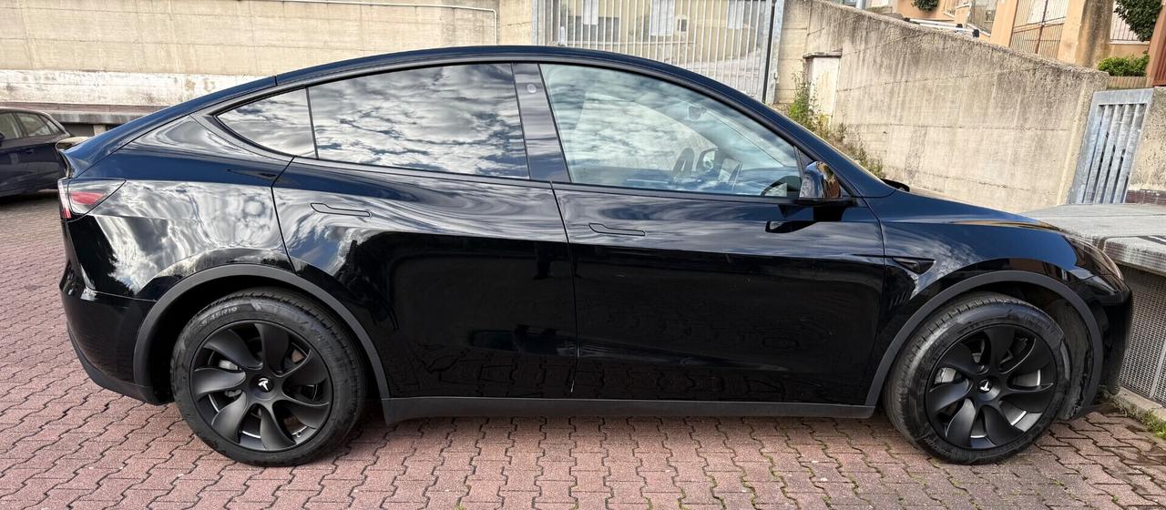 Tesla Model Y Dual Motor Long Range AWD