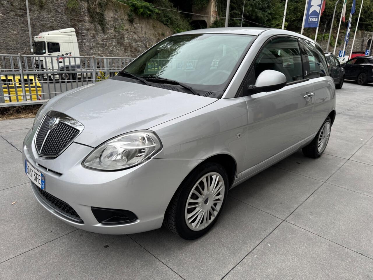 LANCIA YPSILON 1.2 NEOPATENTATI KM 43 MILA !!