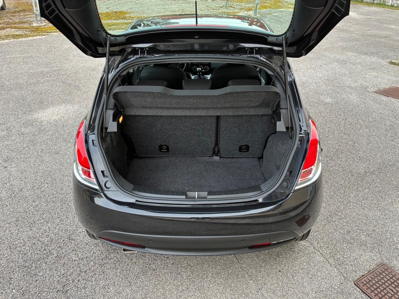 Lancia Ypsilon 1.0 FireFly 5 porte S&S Hybrid Gold