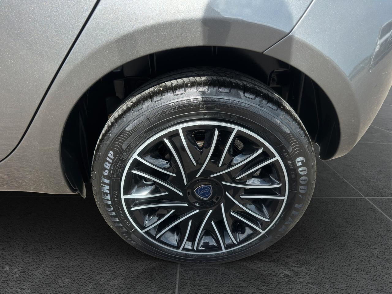 Lancia Ypsilon 1.0 FireFly 5 porte S&S Hybrid Oro