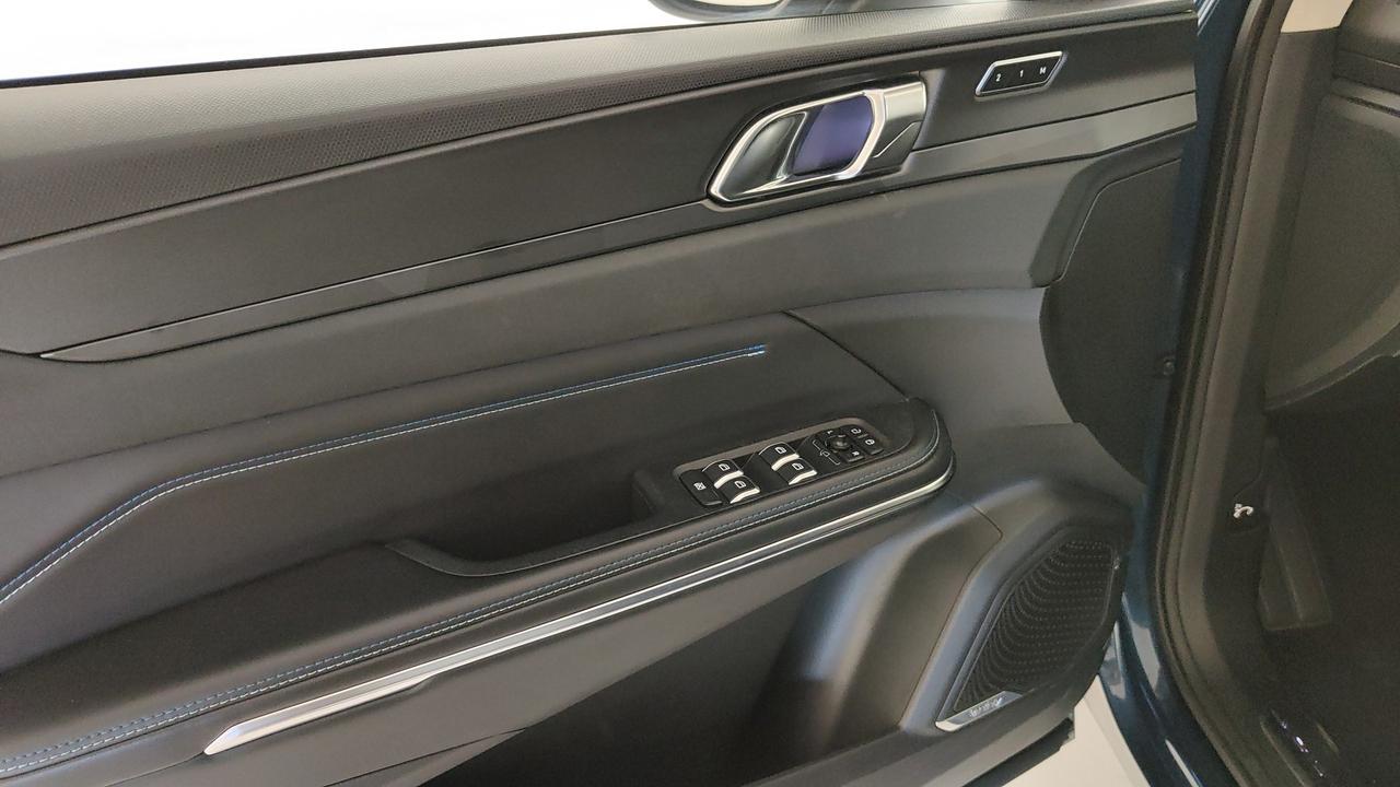 LYNK & CO 01 1.5 td phev auto