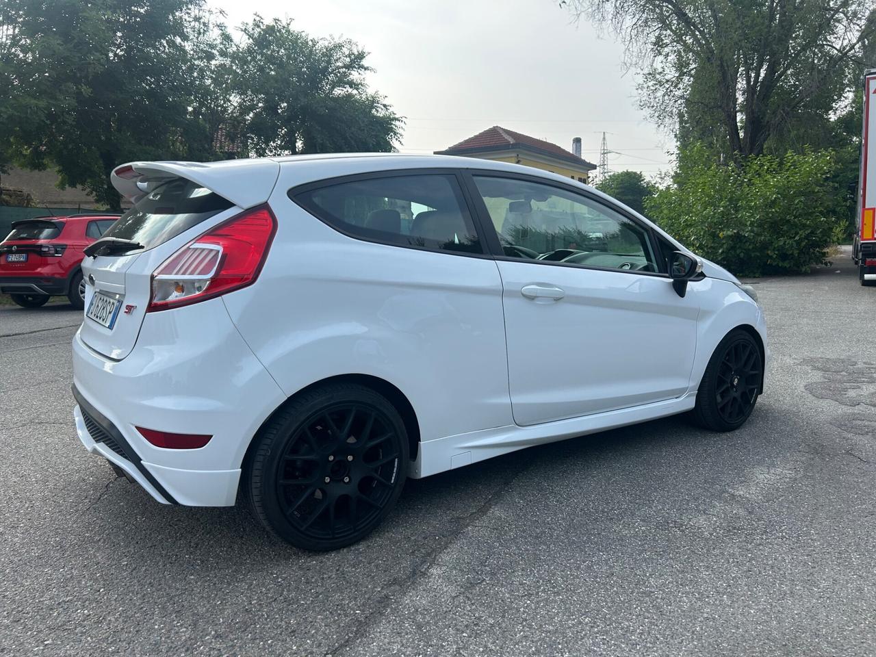 Ford Fiesta 1.6 182 CV 5 porte ST
