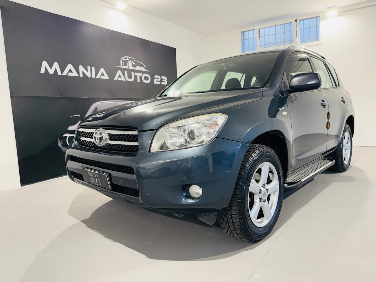 Toyota RAV 4 RAV4 2.2 D-4D 136 CV Luxury*GANCIO TRAINO*