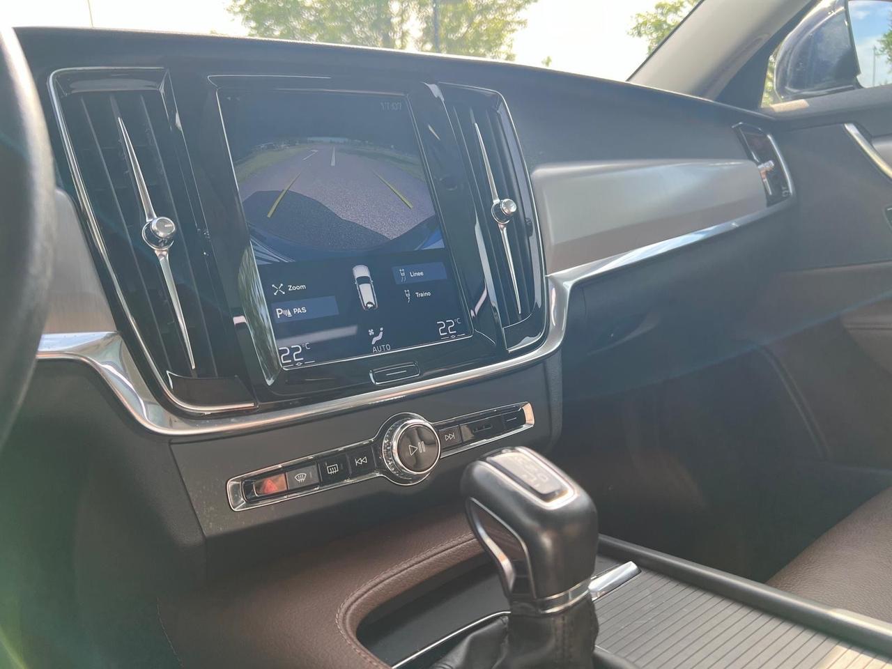 Volvo V90 D4 R-design