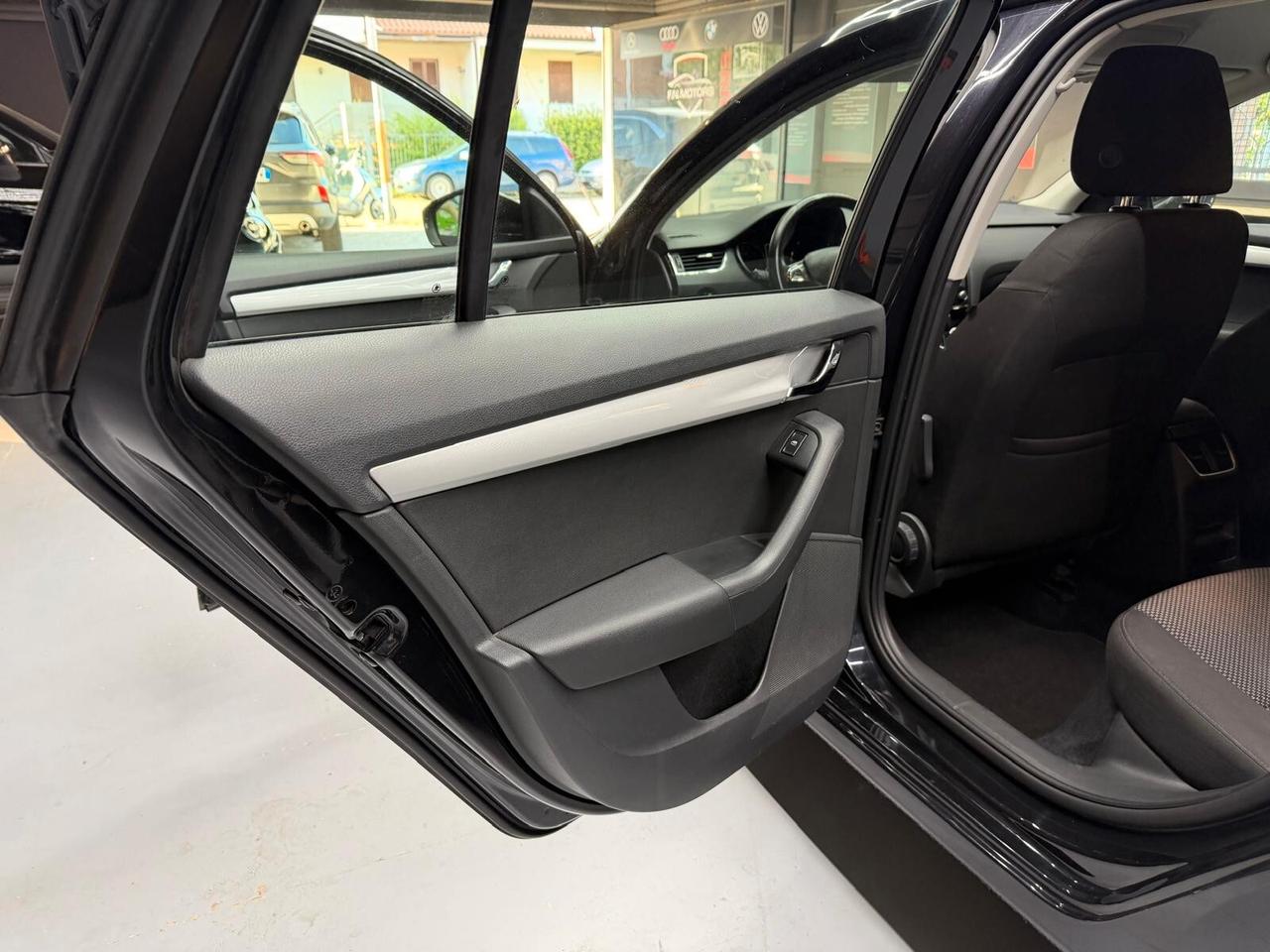 Skoda Octavia 1.6 TDI CR 110 CV DSG Wagon Style