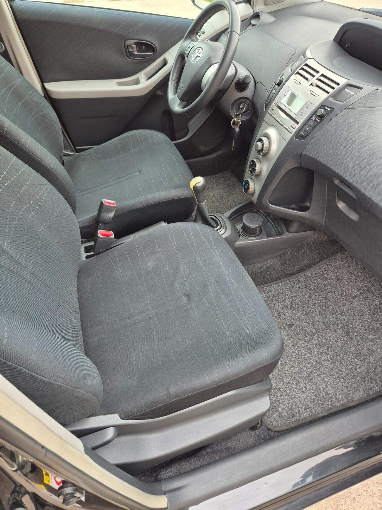 Toyota Yaris 1.0 5 porte