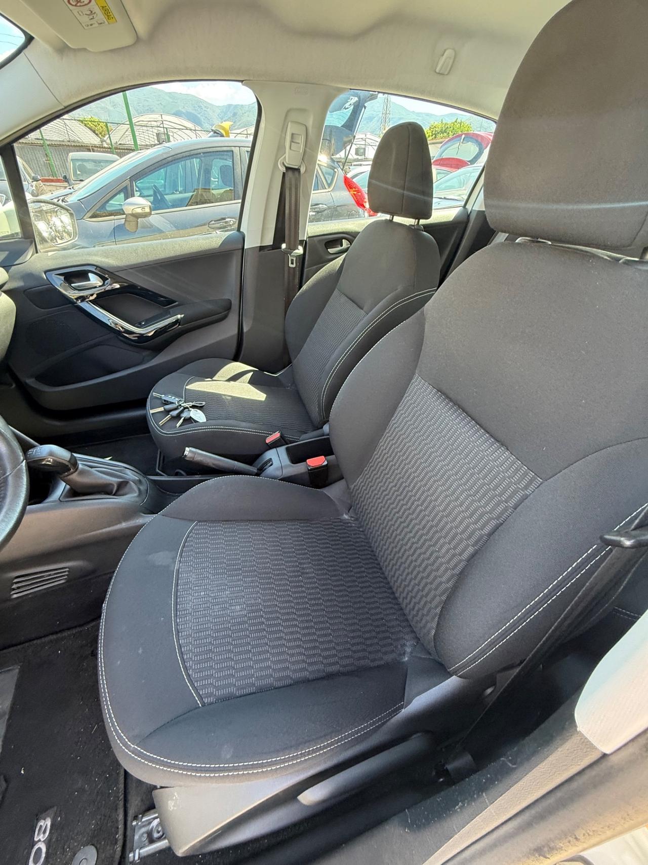 Peugeot 208 BlueHDi 1.6 75 5 porte Allure