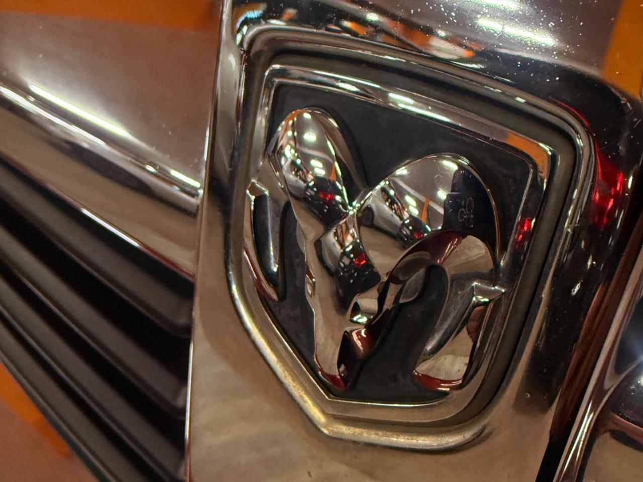 STRAORDINARIO DODGE NITRO 4×4 CON CAMBIO MANUALE