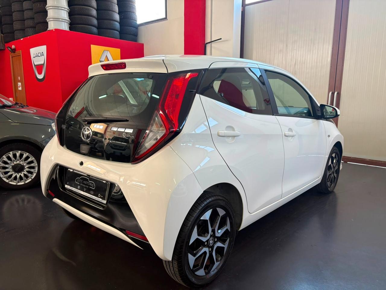 Toyota Aygo 1.0 VVT-i 69 CV 5 porte x-cool