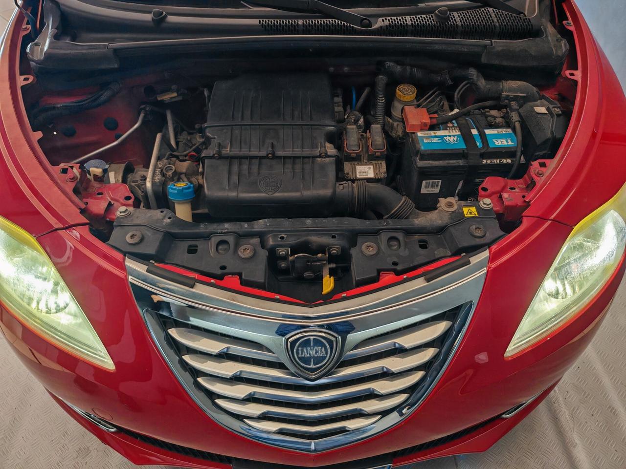 Lancia Ypsilon 1.2 69 CV 5 porte S&S Black&Red