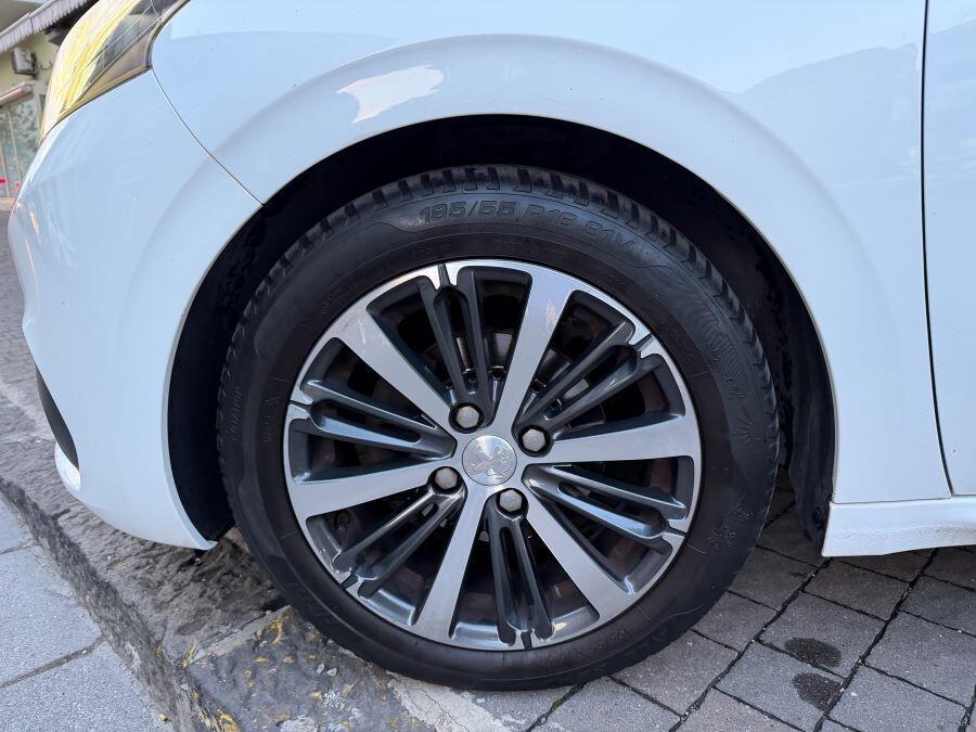 PEUGEOT 208 1.2 82 CV ALLURE CERTIFICATA NUOVA