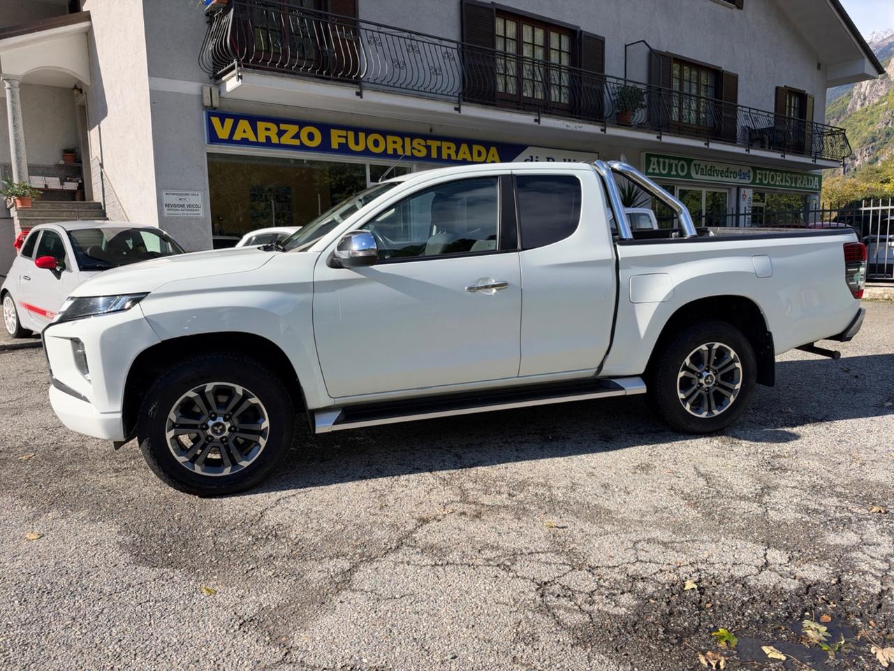 Mitsubishi L200 2.3 D Club Cab 4x4 Super Select Intense