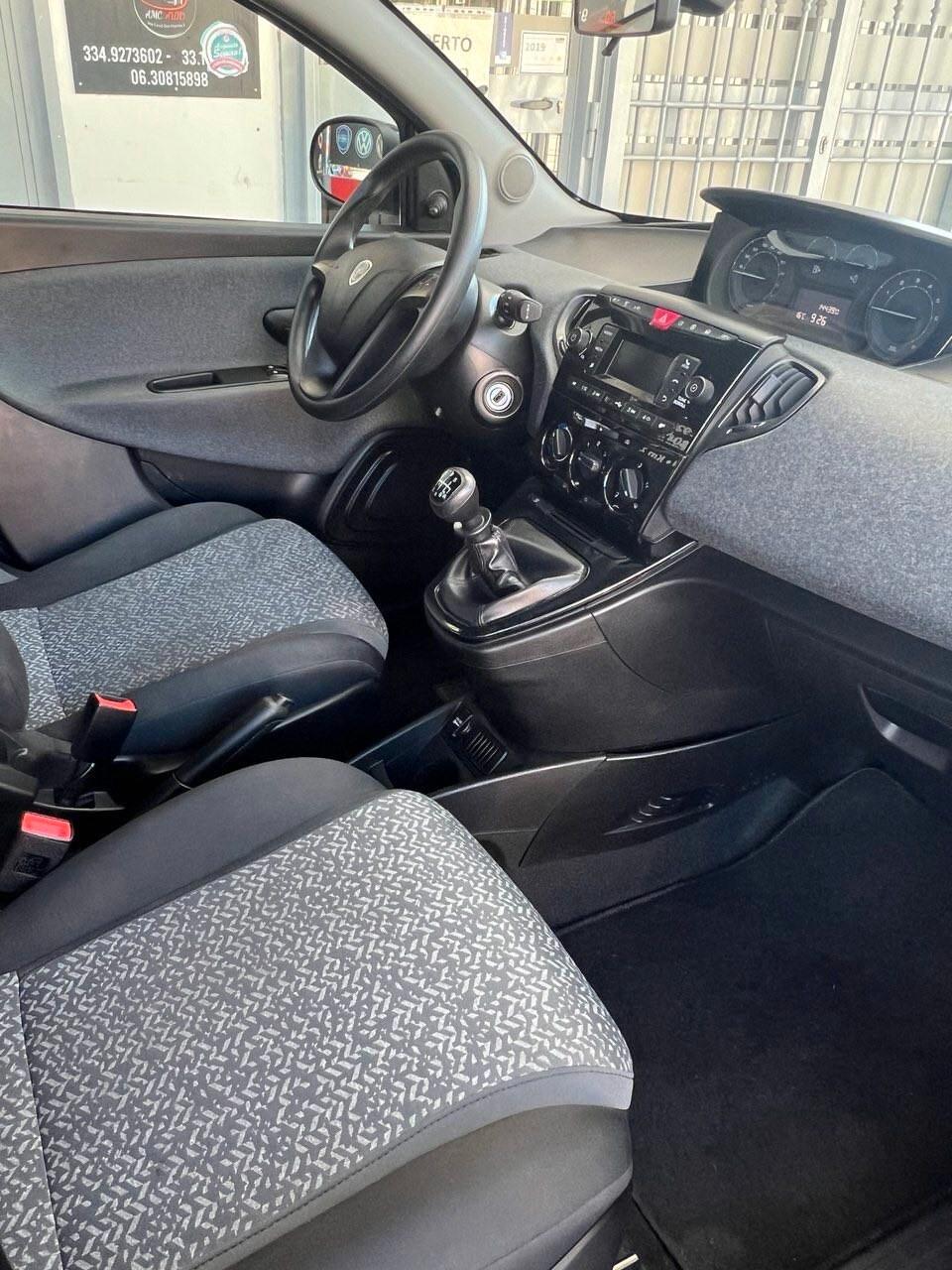 Lancia Ypsilon 1.0 FireFly 5 porte S&S Hybrid UnYca
